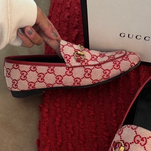Gucci Women's Red and White Patterned Loafers - Picture 4 of 4